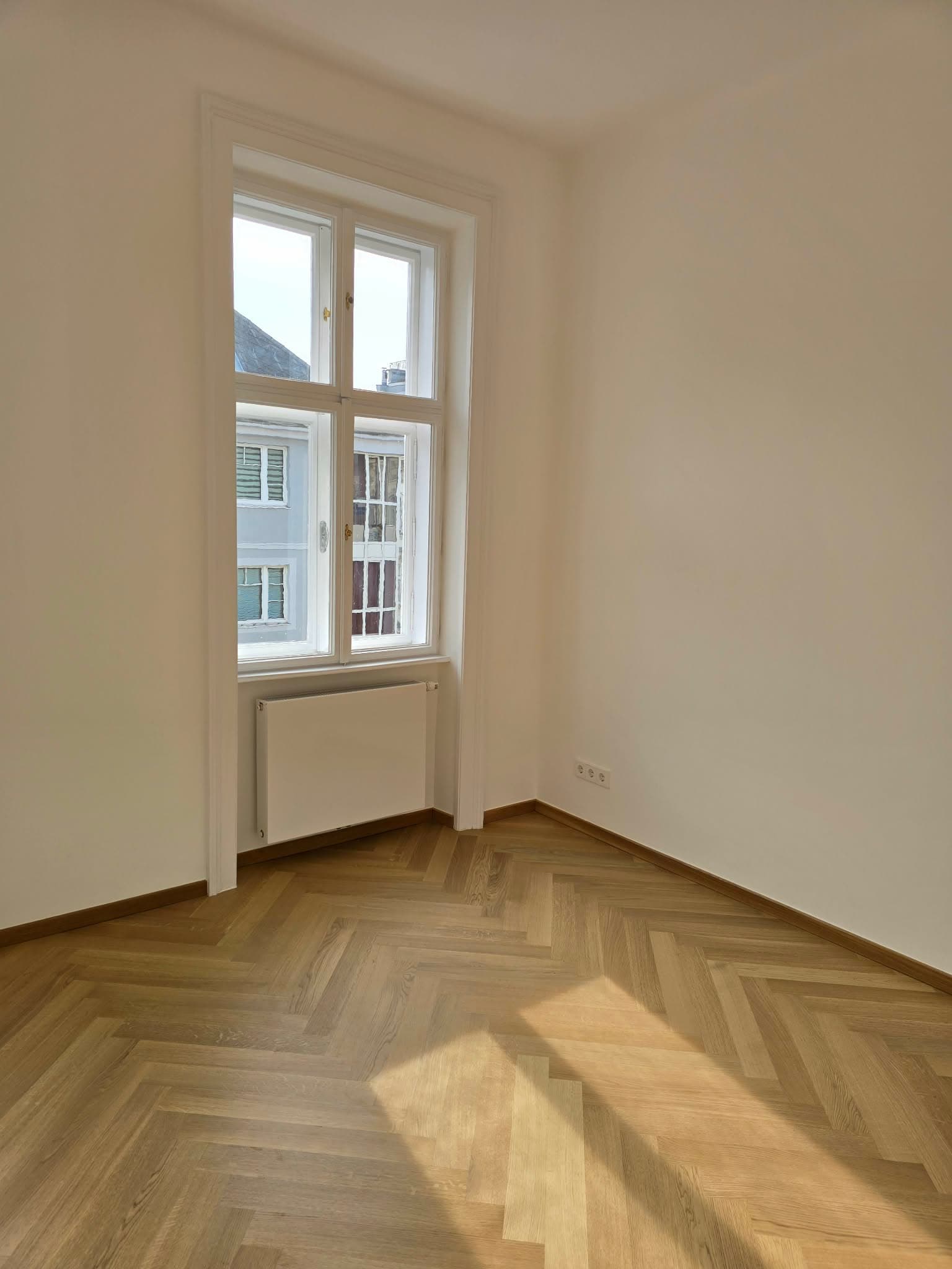Altbauzimmer mit Fischgrätparkett