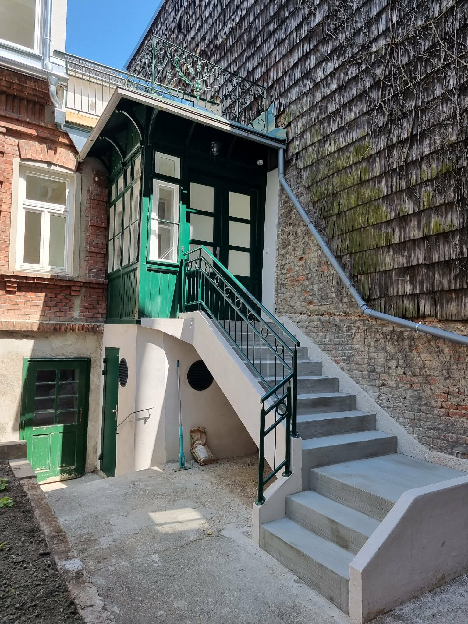 Badezimmer mit Regendusche